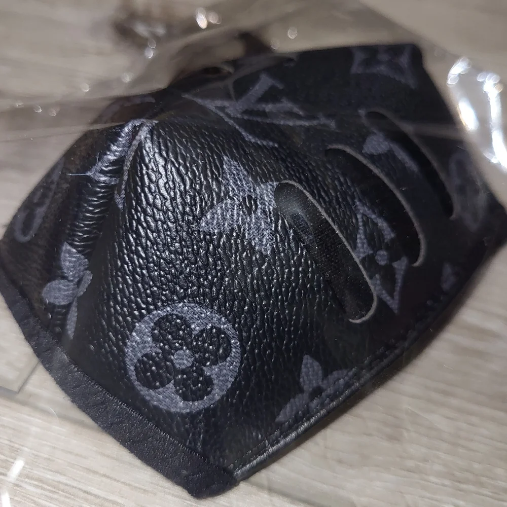 ⚜️ [NWOT] Luis Viutton Lux LV Mask